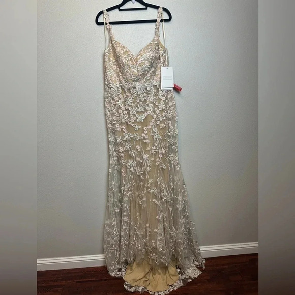 $798 NWTs Mac Duggal FLORAL EMBROIDERED CORSET BODICE GOWN size 10 - Picture 5 of 13